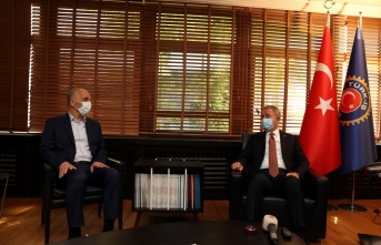 Milli Savunma Bakanı Akar, Türk-İş Genel Başkanı Atalay'ı ziyaret etti