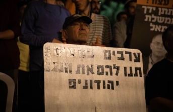 Netanyahu taraftarları, yeni koalisyon hükümetine destek veren eski Adalet Bakanı Şaked'i protesto etti