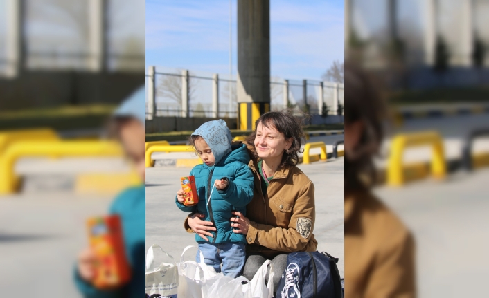 Ukrayna'yı terk eden Türk vatandaşları Türkiye'ye gelmeye başladı