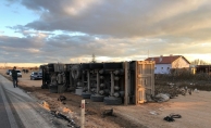 Konya'da kamyonla otomobil çarpıştı:  4 ölü